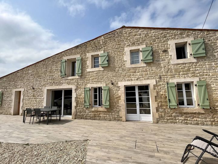 4 bedrooms house for sale in SAINT GEORGES DE LONGUEPIERRE, France