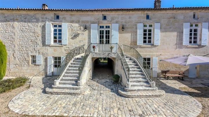 4 bedrooms other for sale in Cognac, France