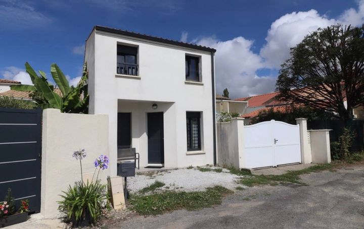 2 bedrooms house for sale in saujon, France