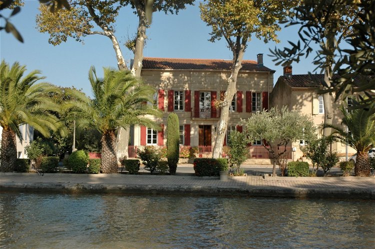 **Superb Mansion with Views over the Canal du Midi and Garage, Narbonne Area