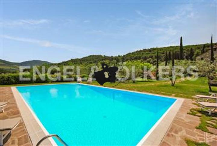 9 rooms other in Provincia di Firenze, Italy
