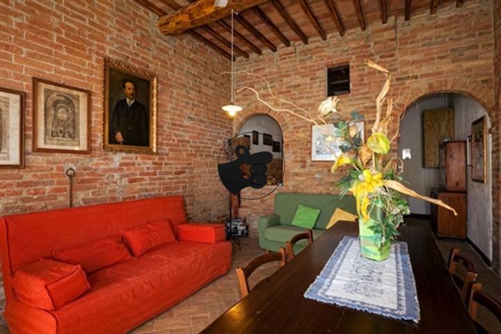 11 rooms house in Siena, Italy