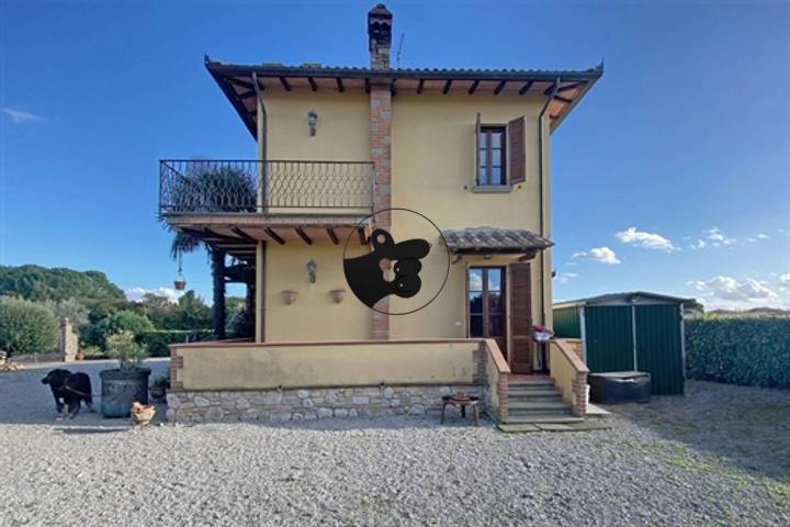 3 bedrooms house in Cortona, Italy