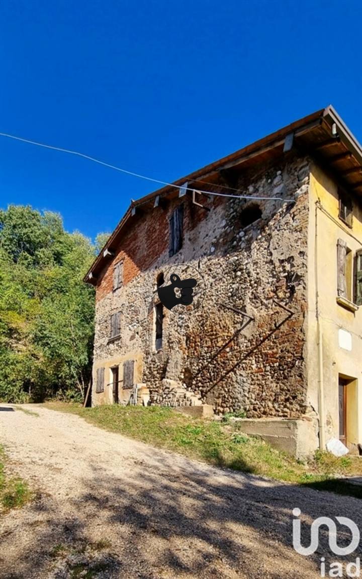 3 bedrooms building in Peschiera del Garda, Italy