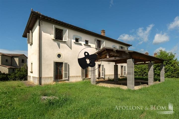 house for sale in Cortona, Italy