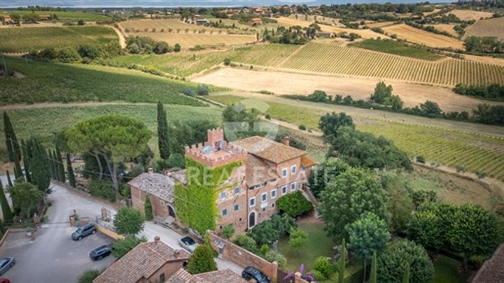 8 bedrooms house for sale in Montepulciano, Italy