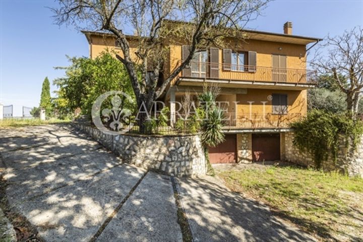 4 bedrooms house for sale in Montepulciano, Italy