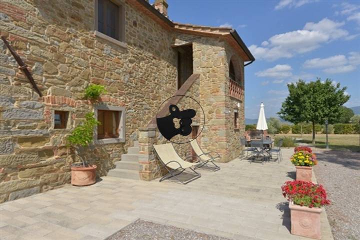 House for sale in Castiglion Fiorentino, Italy