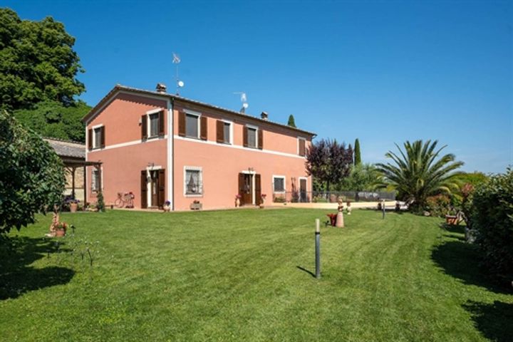 House for sale in Chiusi, Italy