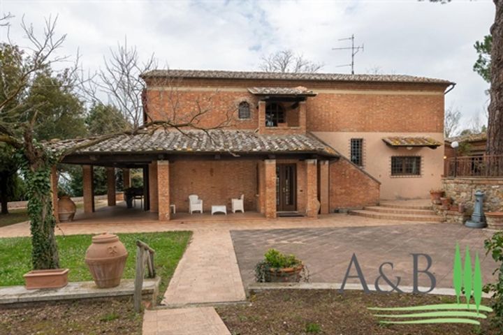 house for sale in Montepulciano, Italy