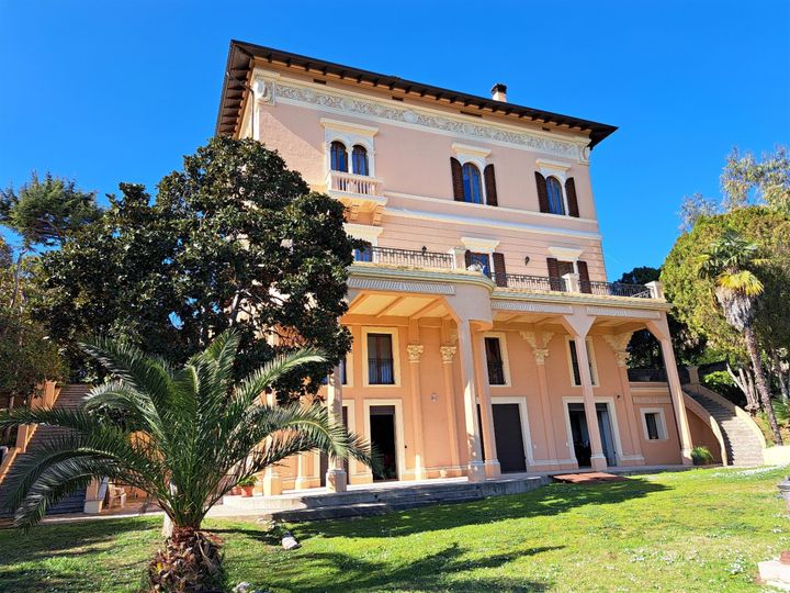 10 bedrooms house for sale in Giulianova, Italy