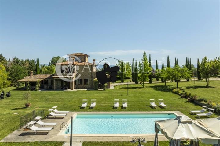 9 bedrooms house for sale in Castiglione del Lago, Italy