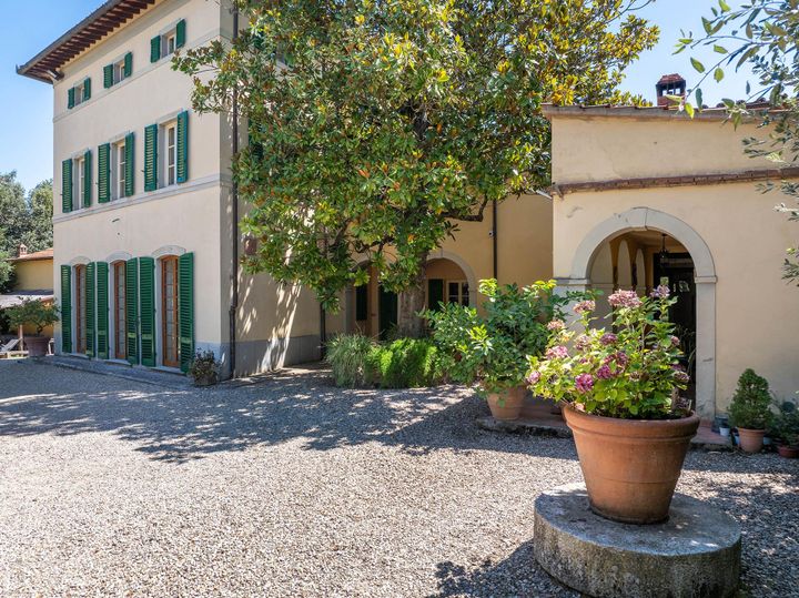 16 bedrooms house for sale in Arezzo, Italy