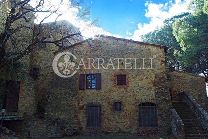 6 bedrooms house for sale in Montepulciano, Italy