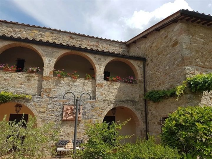 House for sale in Casole dElsa, Italy