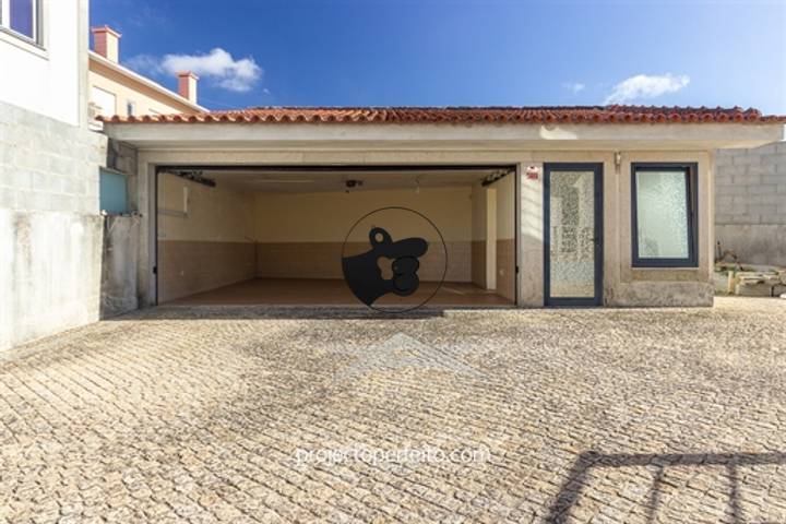 3 bedrooms house in Nogueira Da Regedoura, Portugal