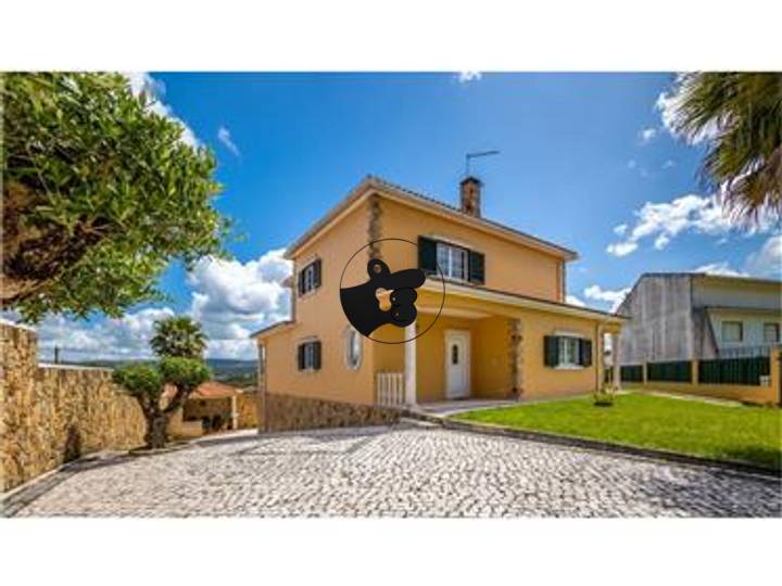 4 bedrooms house in Turquel, Portugal