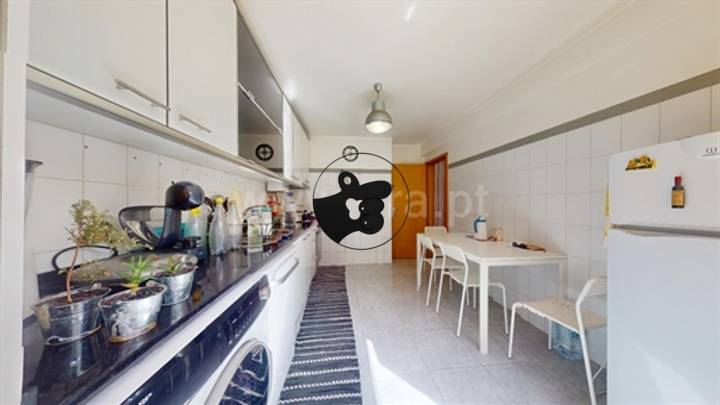 3 bedrooms apartment in Queijas e Caxias, Portugal