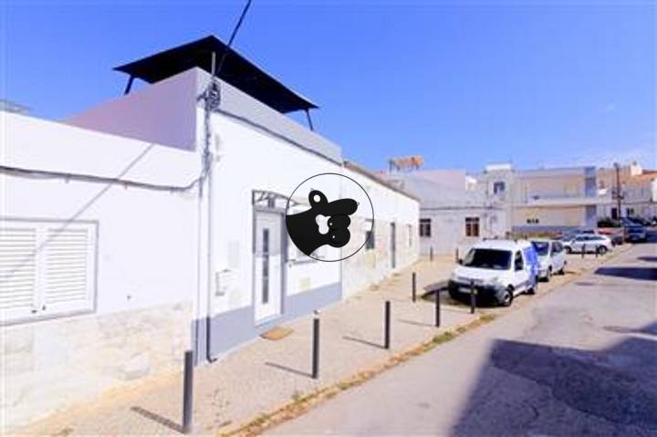 2 bedrooms house in Estombar e Parchal, Portugal