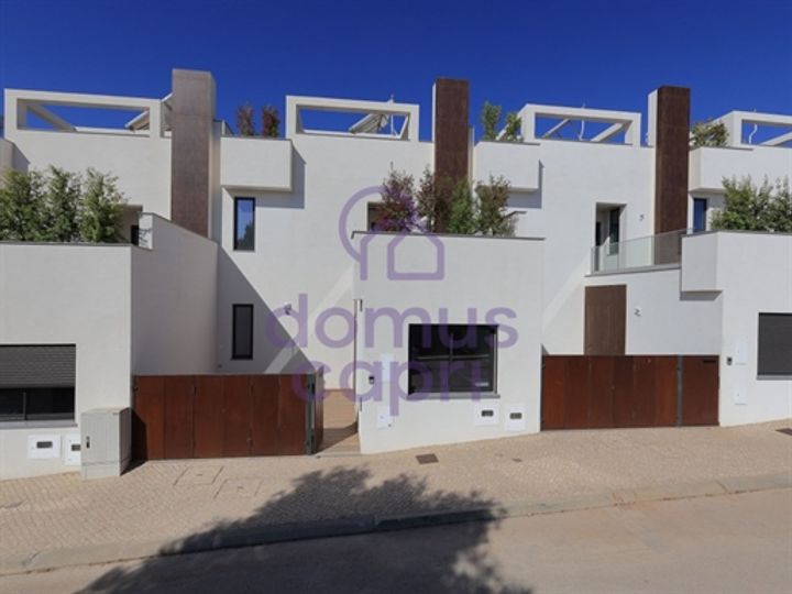 3 bedrooms house for sale in Moncarapacho e Fuseta, Portugal