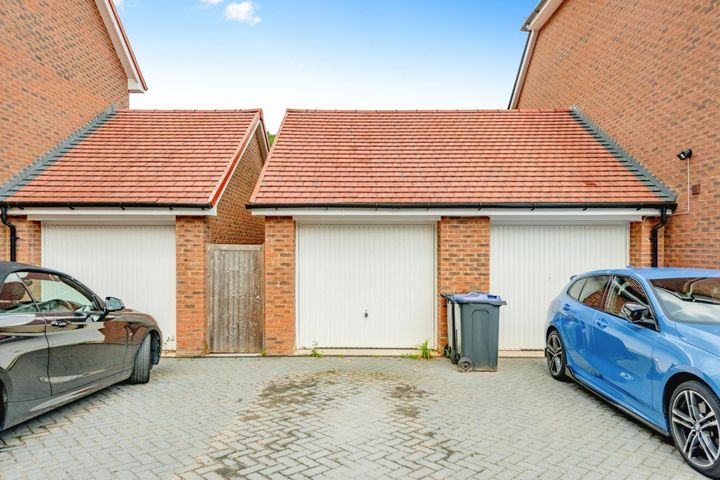 3 bedrooms house for sale in Crawley, United Kingdom