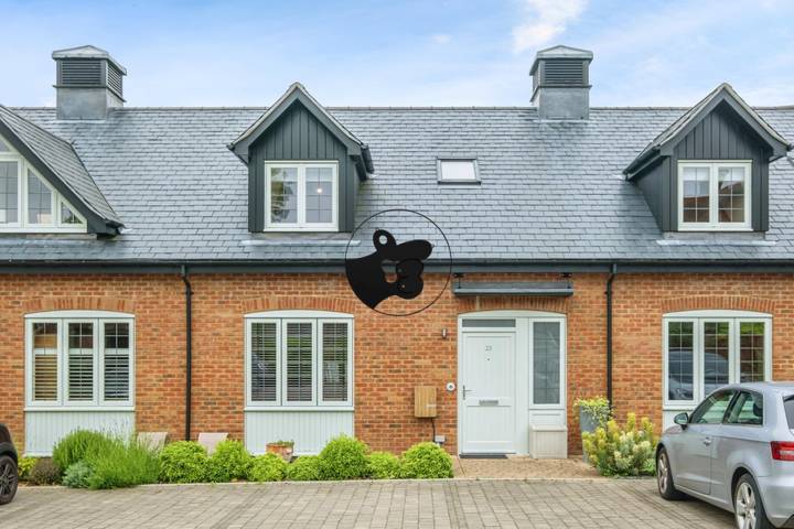 2 bedrooms house for sale in Leatherhead, United Kingdom