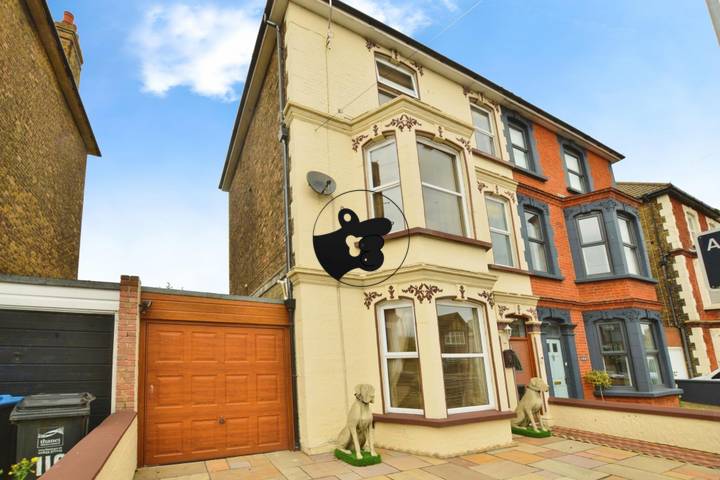 6 bedrooms house for sale in Margate, United Kingdom