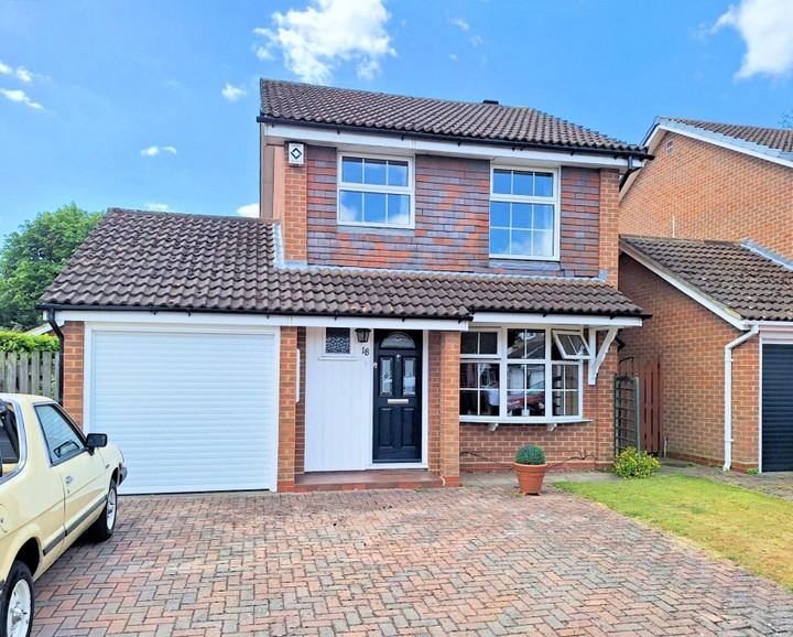 3 bedrooms house for sale in Addlestone, United Kingdom