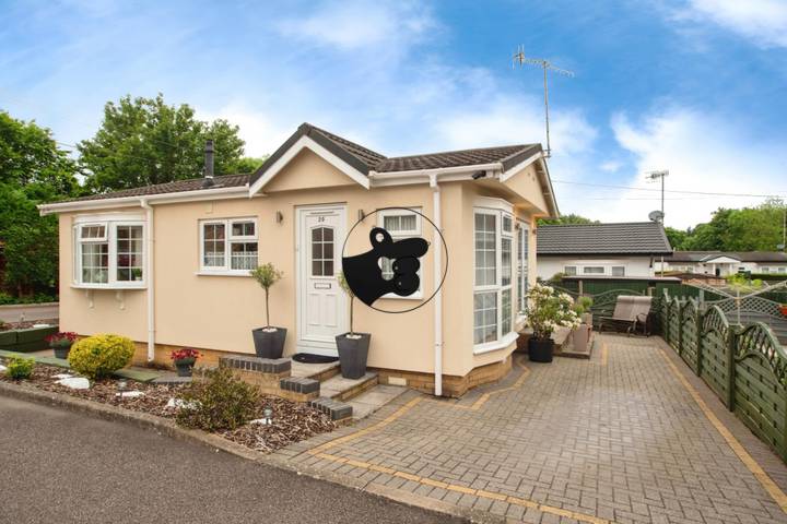 2 bedrooms other for sale in Bushey, United Kingdom