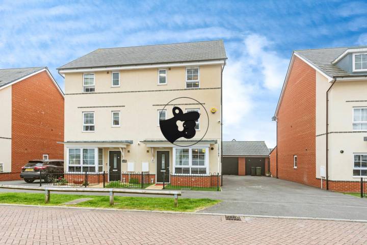 4 bedrooms house for sale in Basingstoke, United Kingdom