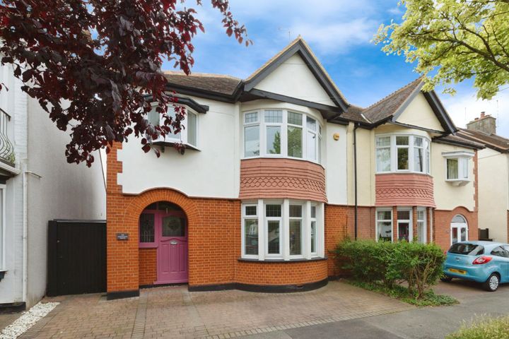 4 bedrooms house for sale in Leigh-On-Sea, United Kingdom