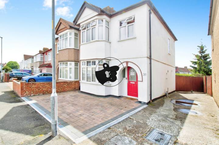 3 bedrooms house for sale in Romford, United Kingdom