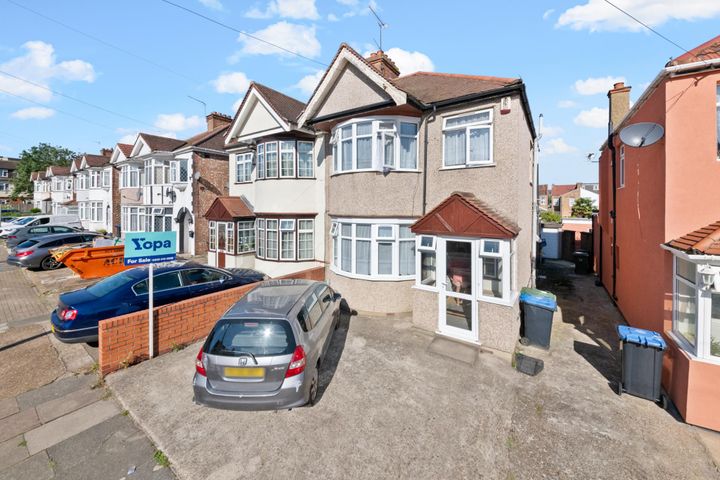 3 bedrooms house for sale in Wembley, United Kingdom