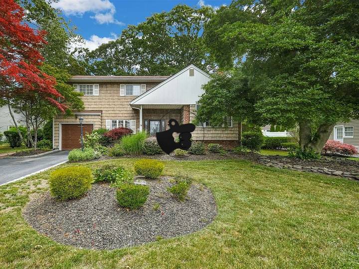 4 bedrooms house in East Islip, United States