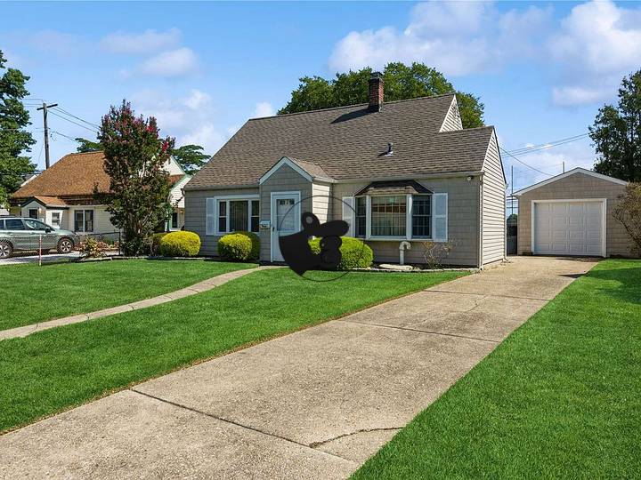 4 bedrooms house in Levittown, United States